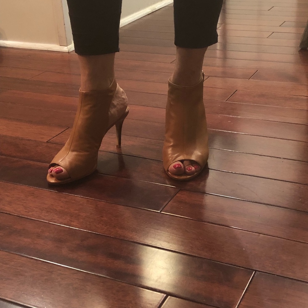 Vince Camuto Peep Toe
